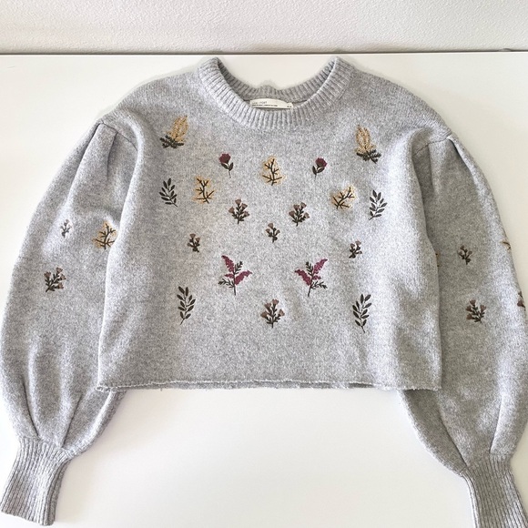 Oak + Fort Floral Embroidered Relaxed Balloon Sleeve Cropped Sweater Grey XS - Picture 7 of 13
